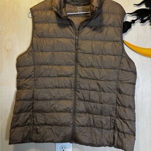 Uniqlo Taupe Quilted Vest